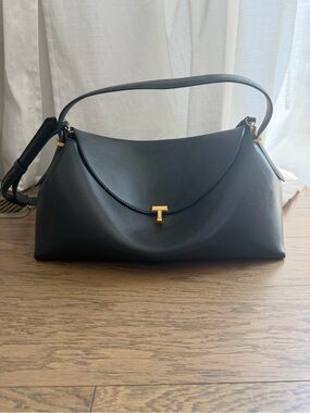 Toteme t-lock top handle black